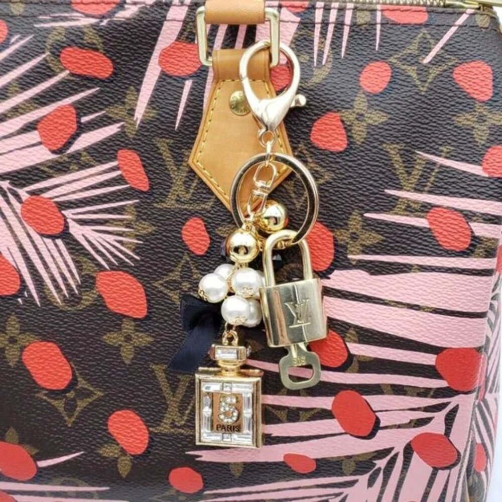 LV Authentic Gold Padlock 🔒 Key Set w/ Unbranded N5 Bottle Keychain Charm - Picture 9 of 10